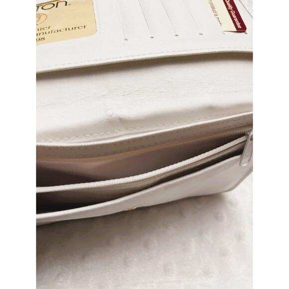 Buxton White Leather 3 in 1 ( Crossbody, Clutch, Wallet) Handbag - Picture 5 of 10